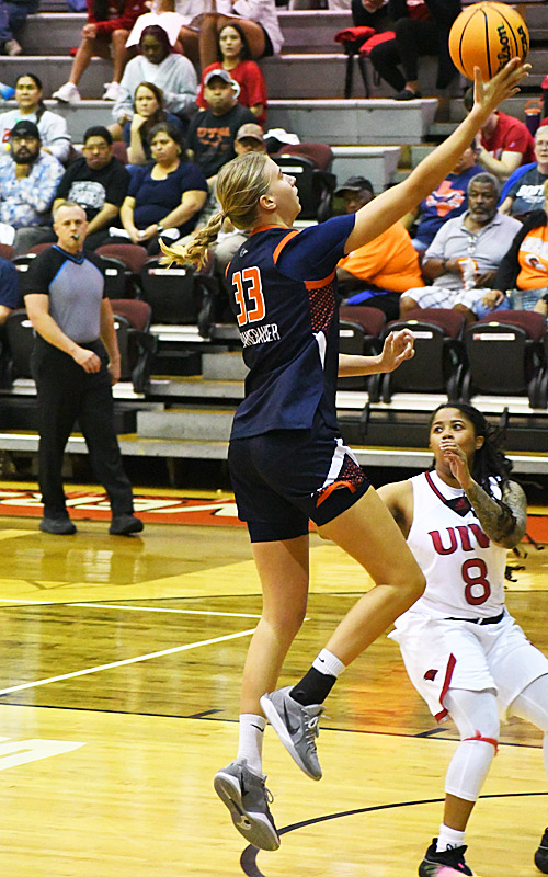 Emilia Dannebauer. UTSA women's basketball beat Incarnate Word 74-57 on Wednesday, Nov. 19, 2025, at UIW. - Photo by Joe Alexander