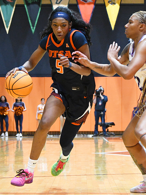 Mia Hammonds. East Carolina beat UTSA 65-58 in American Conference women's basketball on Tuesday, Jan. 20, 2026, at the Convocation Center. - Photo by Joe Alexander