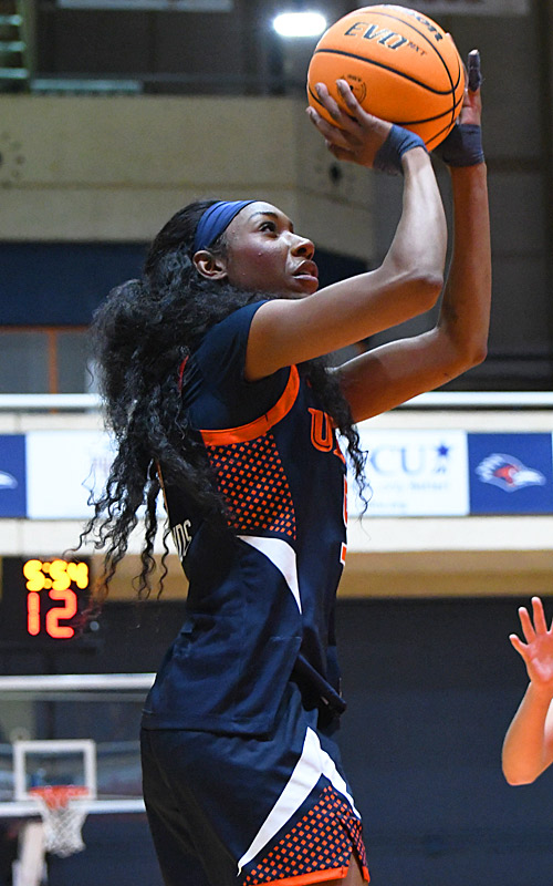 Mia Hammonds. East Carolina beat UTSA 65-58 in American Conference women's basketball on Tuesday, Jan. 20, 2026, at the Convocation Center. - Photo by Joe Alexander