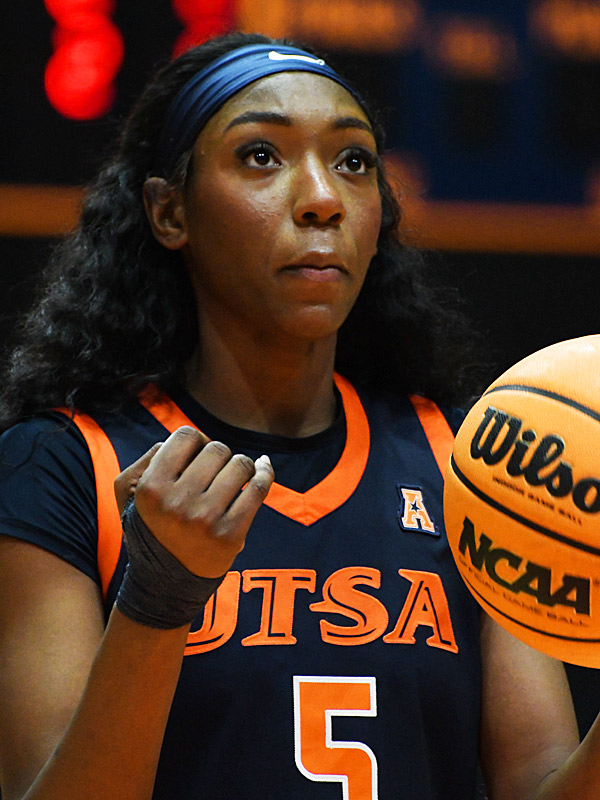 Mia Hammonds. East Carolina beat UTSA 65-58 in American Conference women's basketball on Tuesday, Jan. 20, 2026, at the Convocation Center. - Photo by Joe Alexander