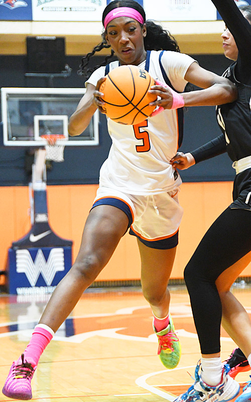 Mia Hammonds. Rice beat UTSA 65-55 in American Conference women's basketball on Saturday, Jan. 31, 2026, at the Convocation Center. - Photo by Joe Alexander