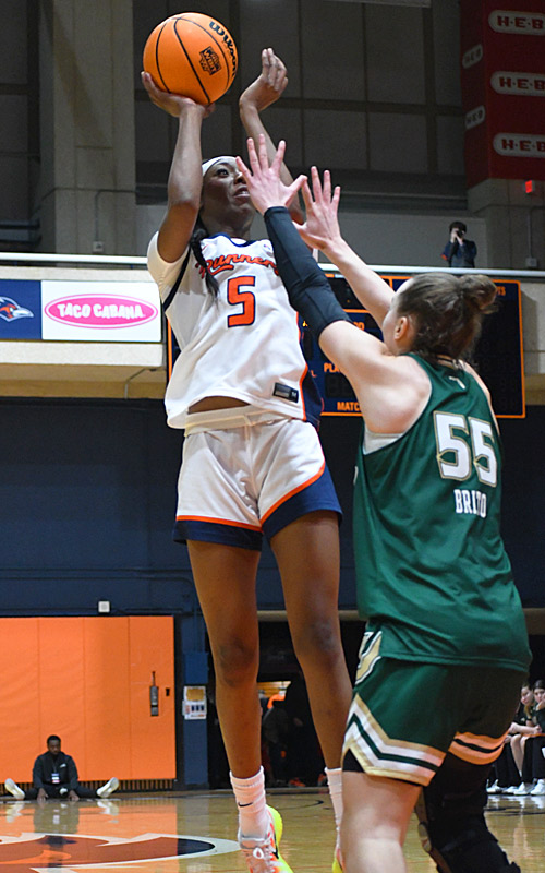 Mia Hammonds. South Florida beat UTSA 69-63 in American Conference women's basketball on Saturday, Feb. 14, 2026. - Photo by Joe Alexander