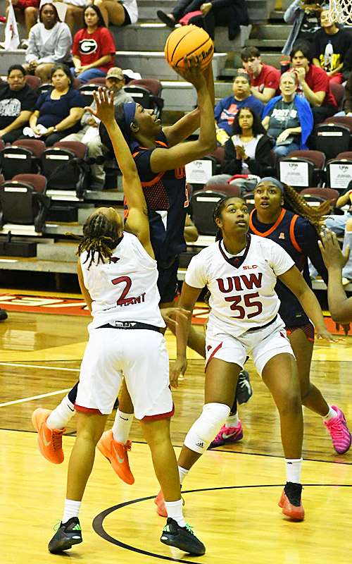 Mia Hammonds. UTSA women's basketball beat Incarnate Word 74-57 on Wednesday, Nov. 19, 2025, at UIW. - Photo by Joe Alexander