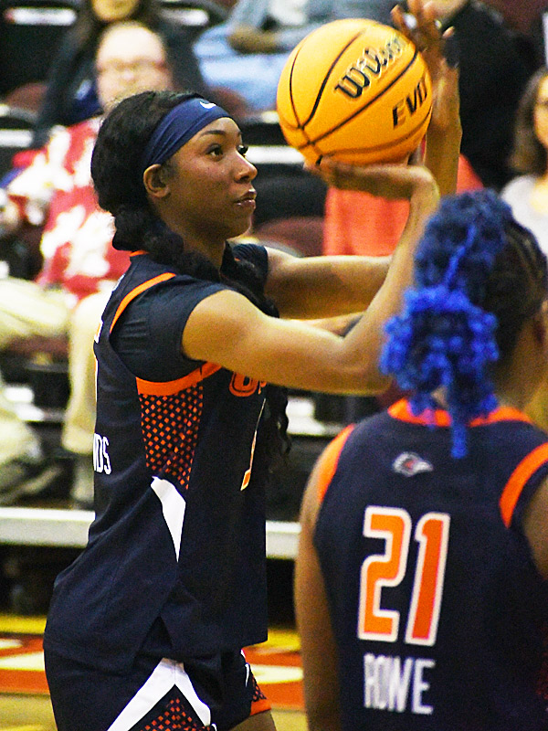 Mia Hammonds. UTSA women's basketball beat Incarnate Word 74-57 on Wednesday, Nov. 19, 2025, at UIW. - Photo by Joe Alexander