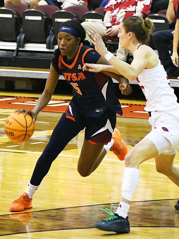 Mia Hammonds. UTSA women's basketball beat Incarnate Word 74-57 on Wednesday, Nov. 19, 2025, at UIW. - Photo by Joe Alexander
