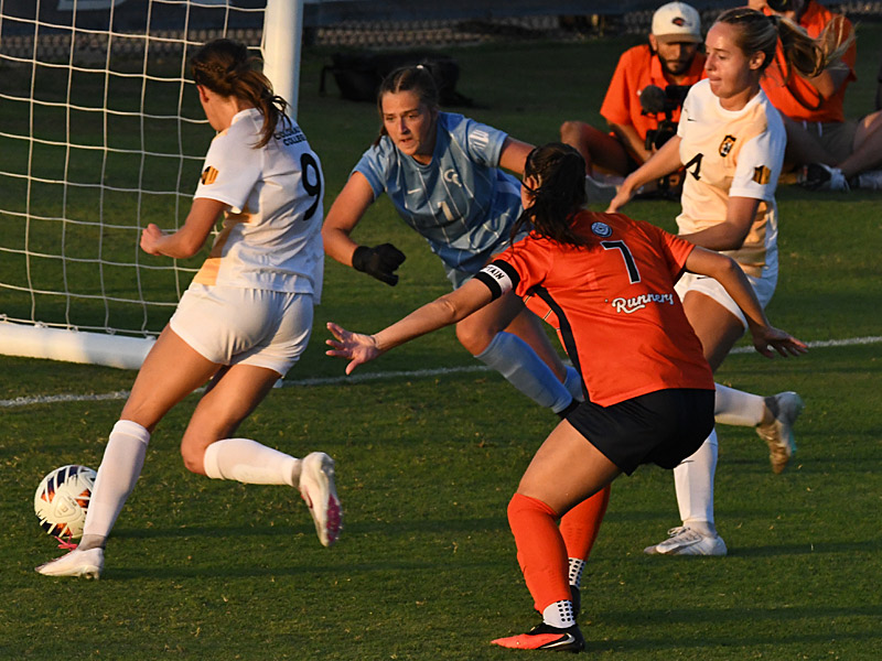 Ava Jackson (7) scored UTSA's first goal in Thursday's 2-0 women's soccer victory over Colorado College at Park West. - photo by Joe Alexander