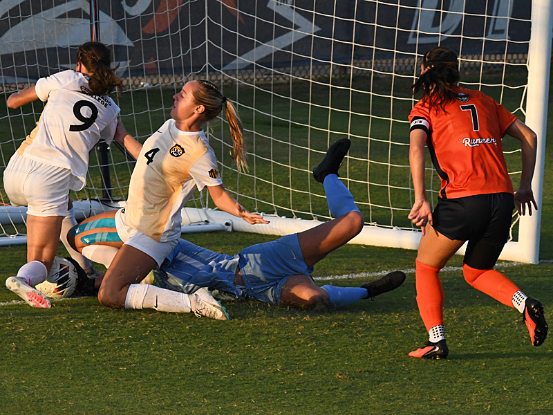 Ava Jackson (7) scored UTSA's first goal in Thursday's 2-0 women's soccer victory over Colorado College at Park West. - photo by Joe Alexander