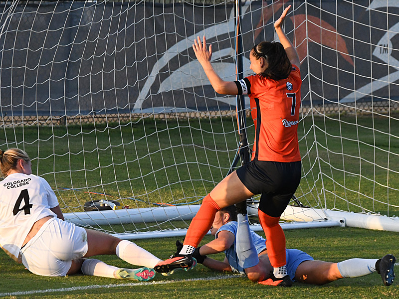 Ava Jackson (7) scored UTSA's first goal in Thursday's 2-0 women's soccer victory over Colorado College at Park West. - photo by Joe Alexander