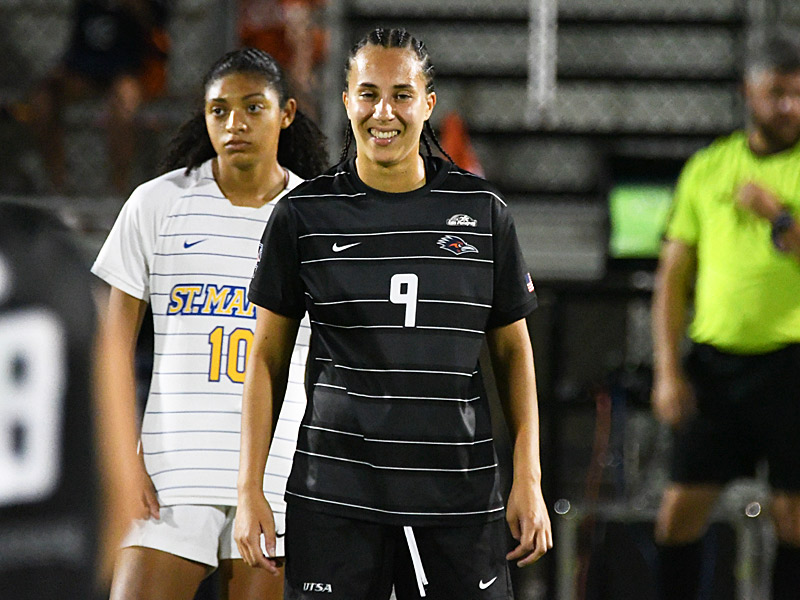 Dulci Binns scored UTSA's final goal in Sunday's 4-1 women's soccer victory over St. Mary's at Park West. - photo by Joe Alexander