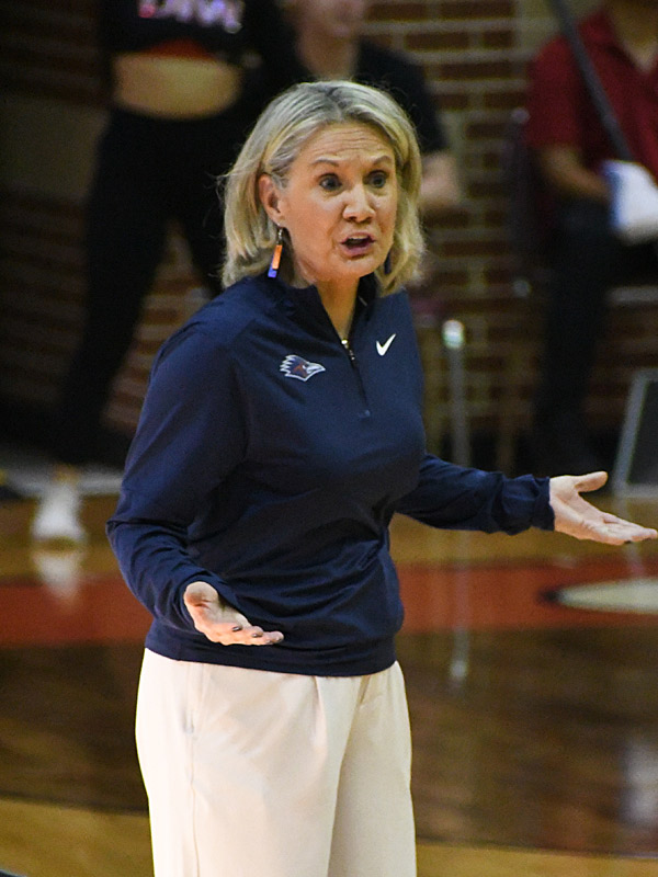 Karen Aston. UTSA women's basketball beat Incarnate Word 74-57 on Wednesday, Nov. 19, 2025, at UIW. - Photo by Joe Alexander