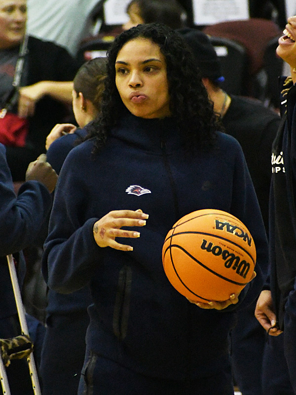 Maya Linton. UTSA women's basketball beat Incarnate Word 74-57 on Wednesday, Nov. 19, 2025, at UIW. - Photo by Joe Alexander