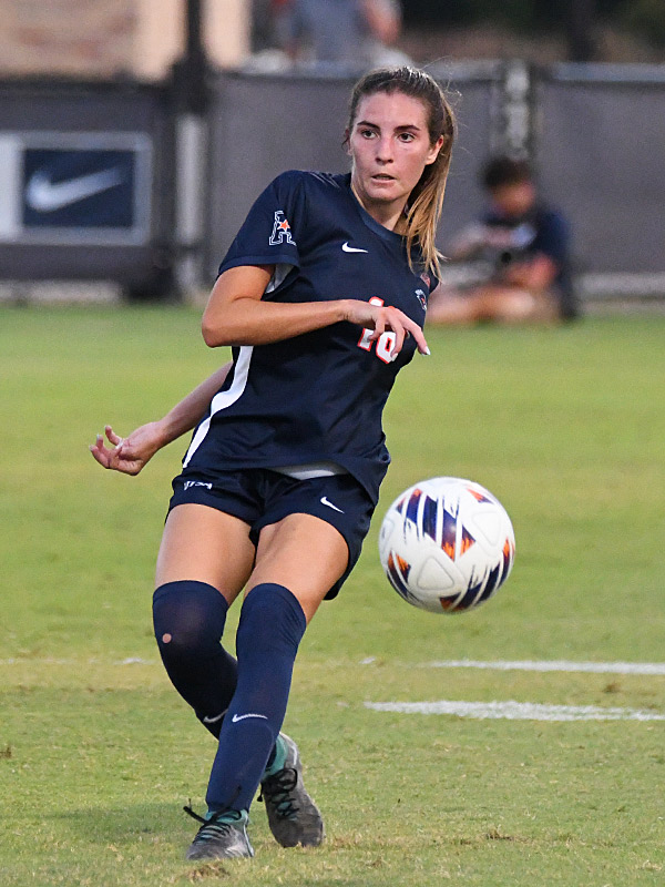 Kacey Grahmann. UTSA women's soccer lost to Santa Clara 1-0 on Thursday, Sept. 17, 2026, at Park West. - photo by Joe Alexander