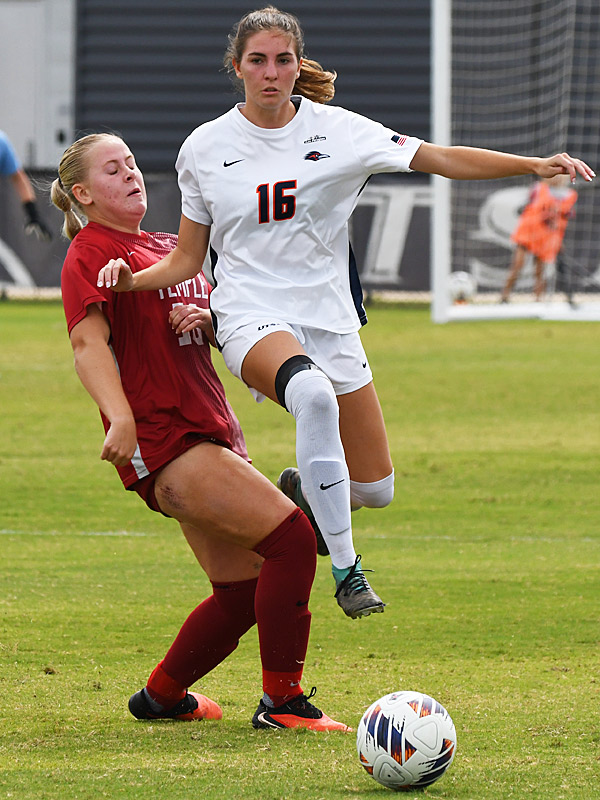 Kacey Grahmann. UTSA beat Temple 1-0 in American Conference women's soccer at Park West, Sunday, Oct. 25, 2026. - photo by Joe Alexander