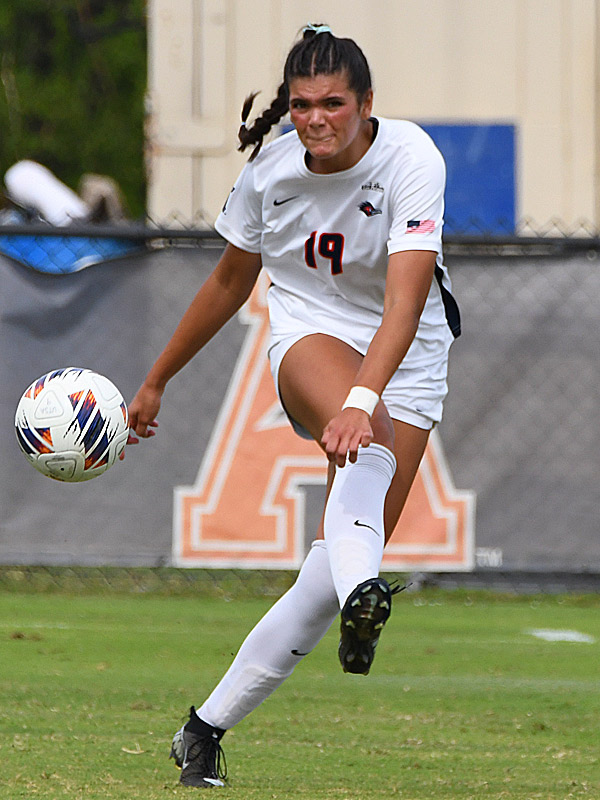 Sofia Peters. UTSA beat Temple 1-0 in American Conference women's soccer at Park West, Sunday, Oct. 25, 2026. - photo by Joe Alexander