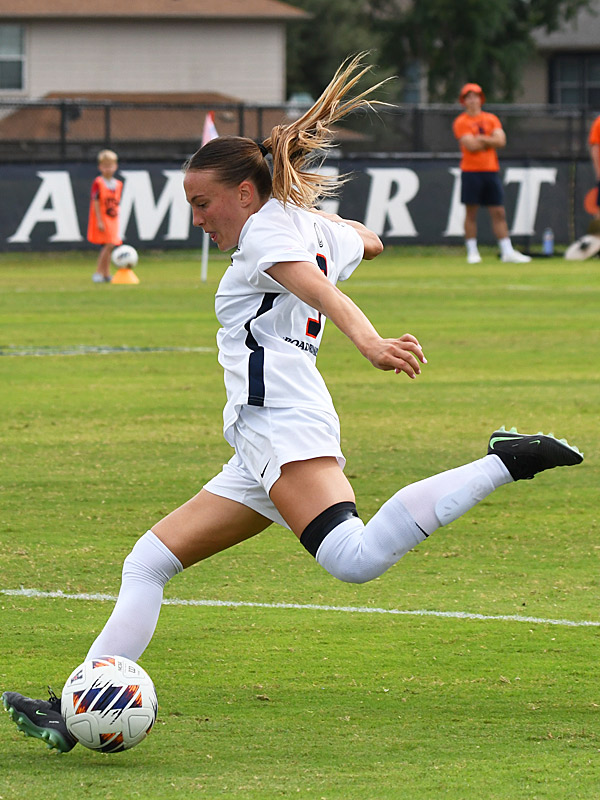 Bri Carrigan. UTSA beat Temple 1-0 in American Conference women's soccer at Park West, Sunday, Oct. 25, 2026. - photo by Joe Alexander
