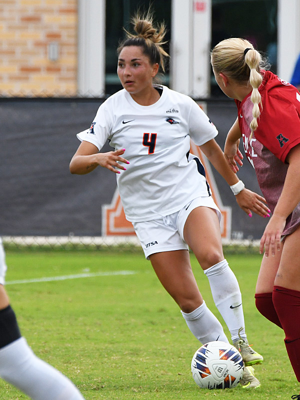 Leah Varela. UTSA beat Temple 1-0 in American Conference women's soccer at Park West, Sunday, Oct. 25, 2026. - photo by Joe Alexander