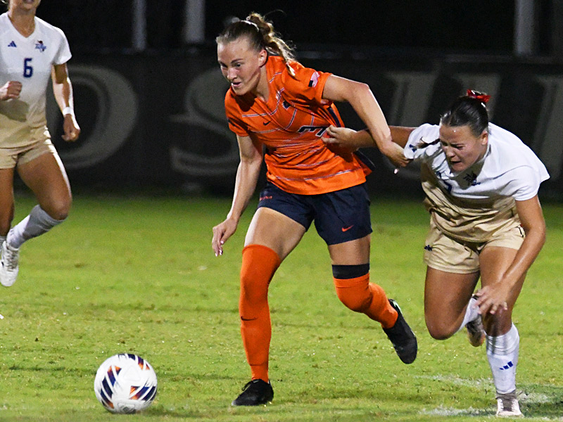 Bri Carrigan. UTSA women's soccer tied Tulsa 1-1 on Thursday, Oct. 15, 2026, at Park West. - photo by Joe Alexander